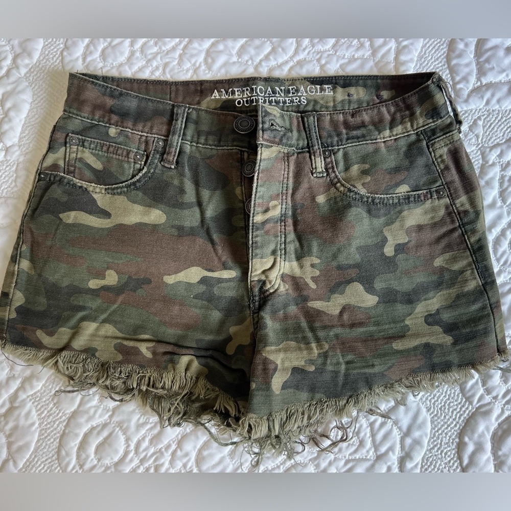AE Women’s Size 4, Camo Green Shorts, Vintage High Rise Festival